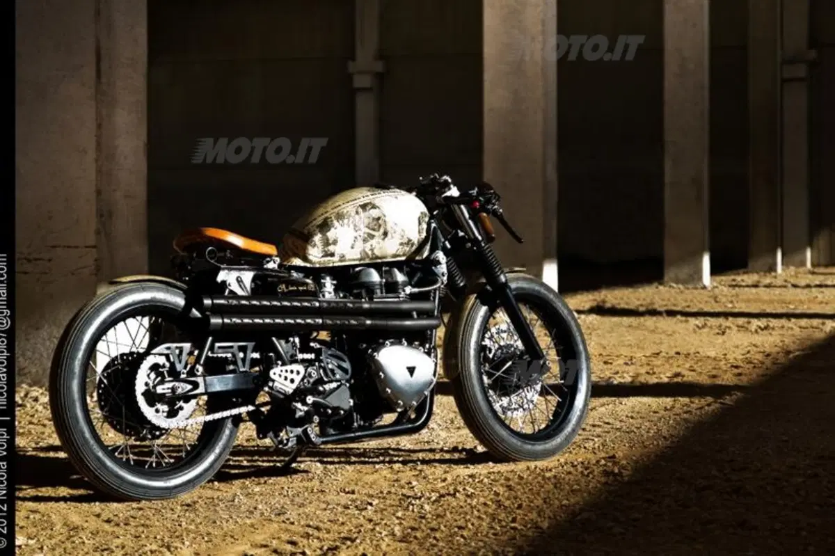 CML Classic Special: Triumph Thruxton Queen Elizabeth Coronation (17)