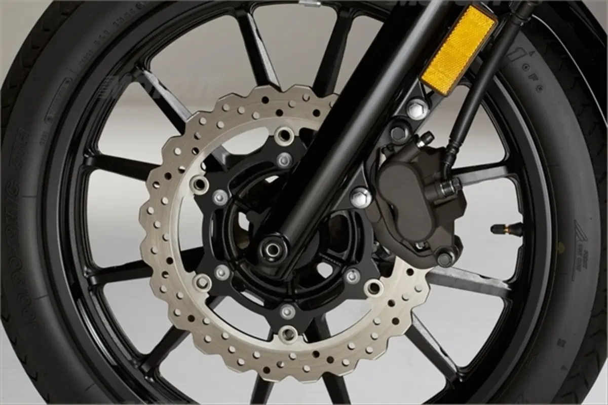 Yamaha: due custom per il mercato USA (9)