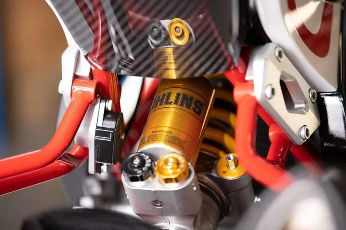 Bimota Tesi 3D Edizione Finale: tre esemplari in vendita in UK (4)