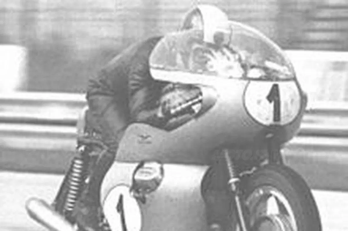 Il kit Record per Moto Guzzi V7 Racer (2)