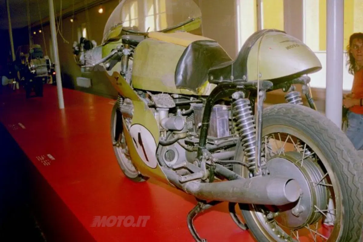 Il kit Record per Moto Guzzi V7 Racer (4)