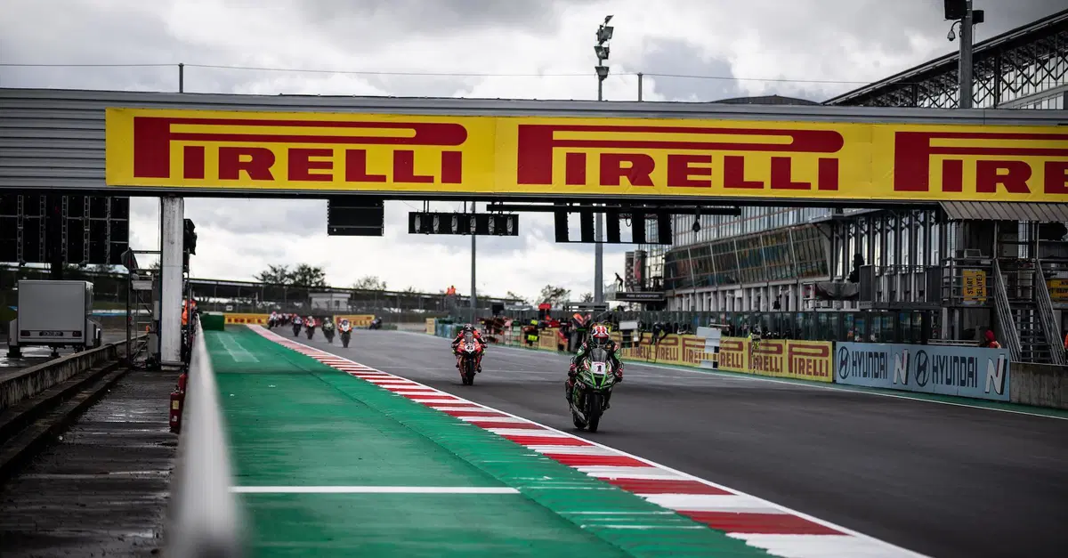 Jonathan Rea: "Cadute inspiegabili in MotoGP? Colpa delle gomme"