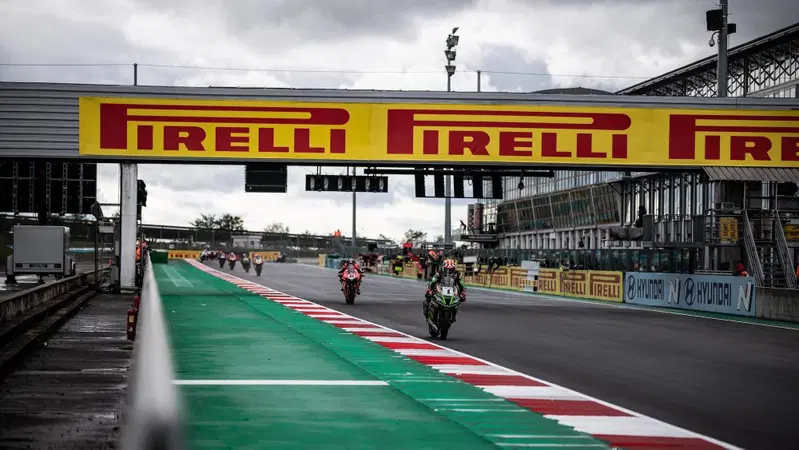 Jonathan Rea: "Cadute inspiegabili in MotoGP? Colpa delle gomme"