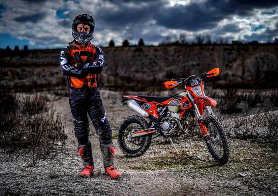 Danilo Petrucci e le sue nuove KTM cross: è subito “ammartaggio”