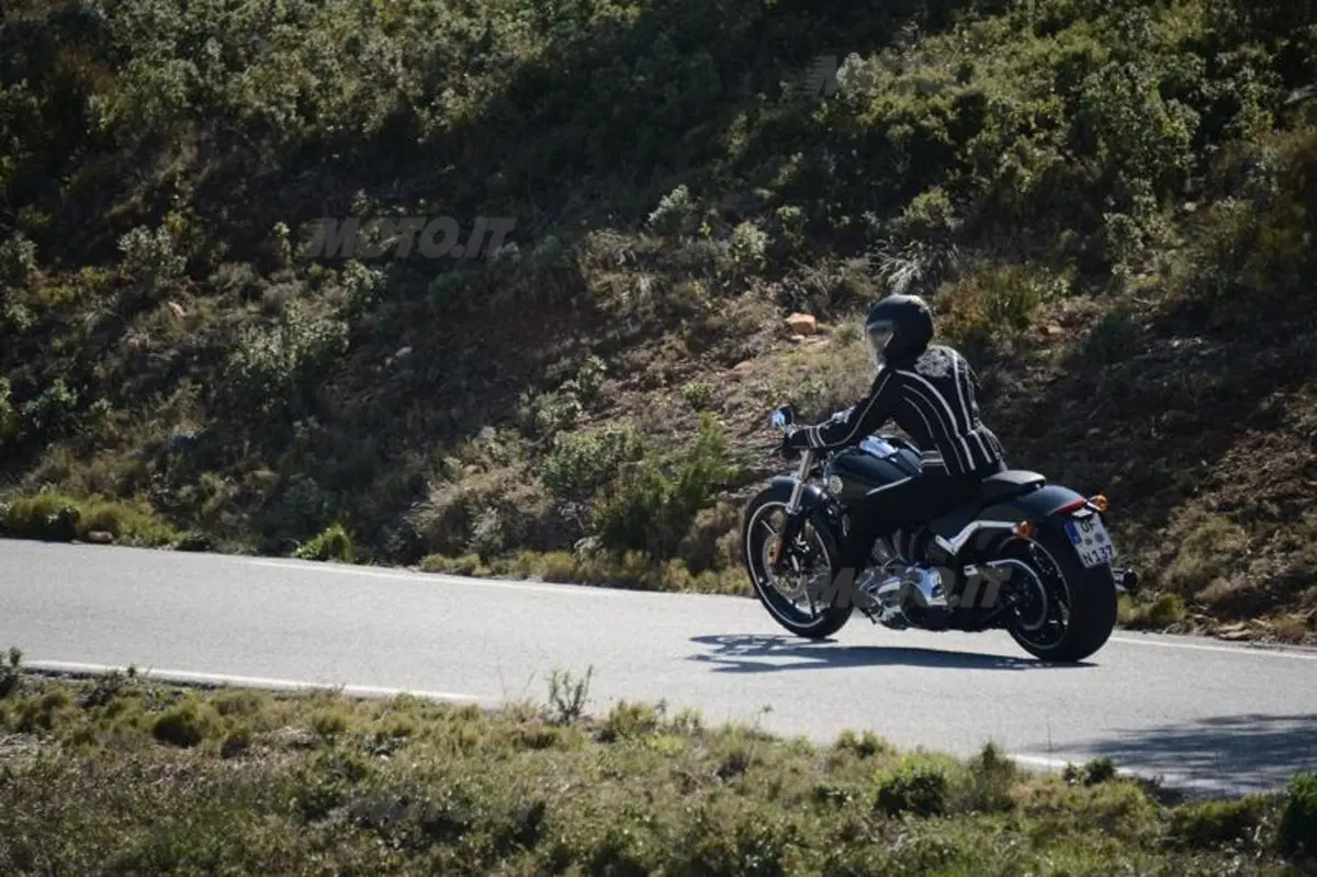 Harley-Davidson Softail Breakout  (5)