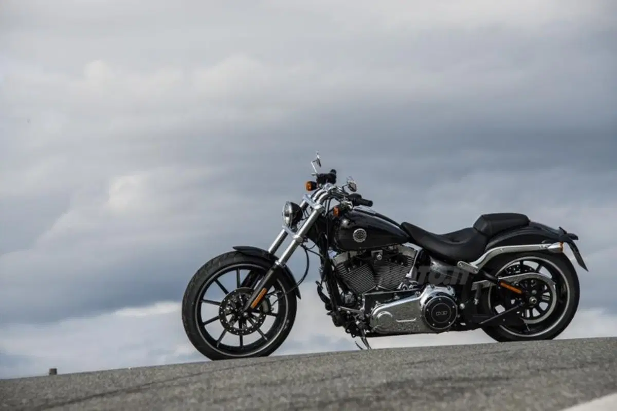 Harley-Davidson Softail Breakout  (14)