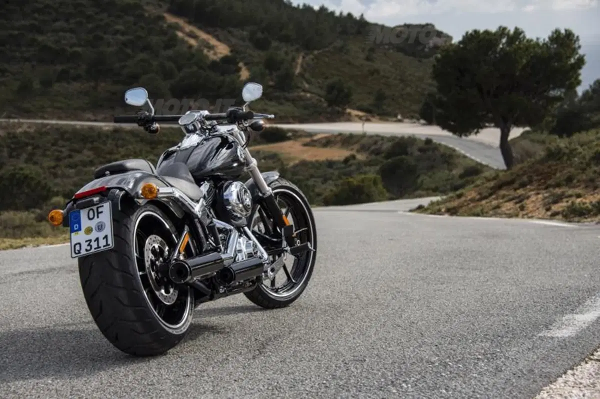 Harley-Davidson Softail Breakout  (16)