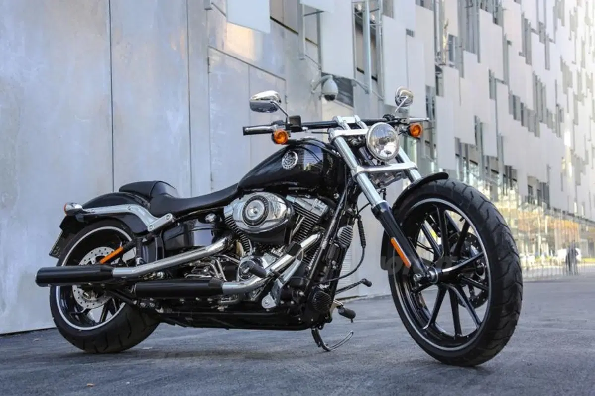 Harley-Davidson Softail Breakout  (21)