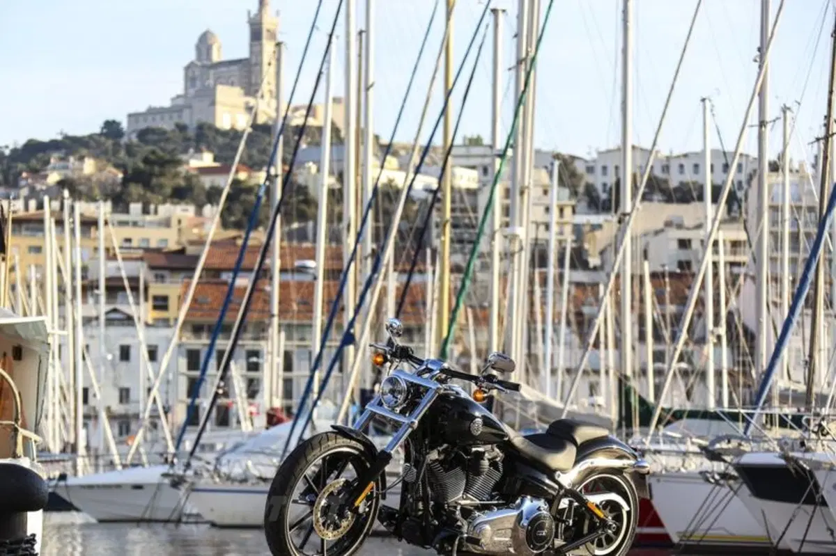 Harley-Davidson Softail Breakout  (22)