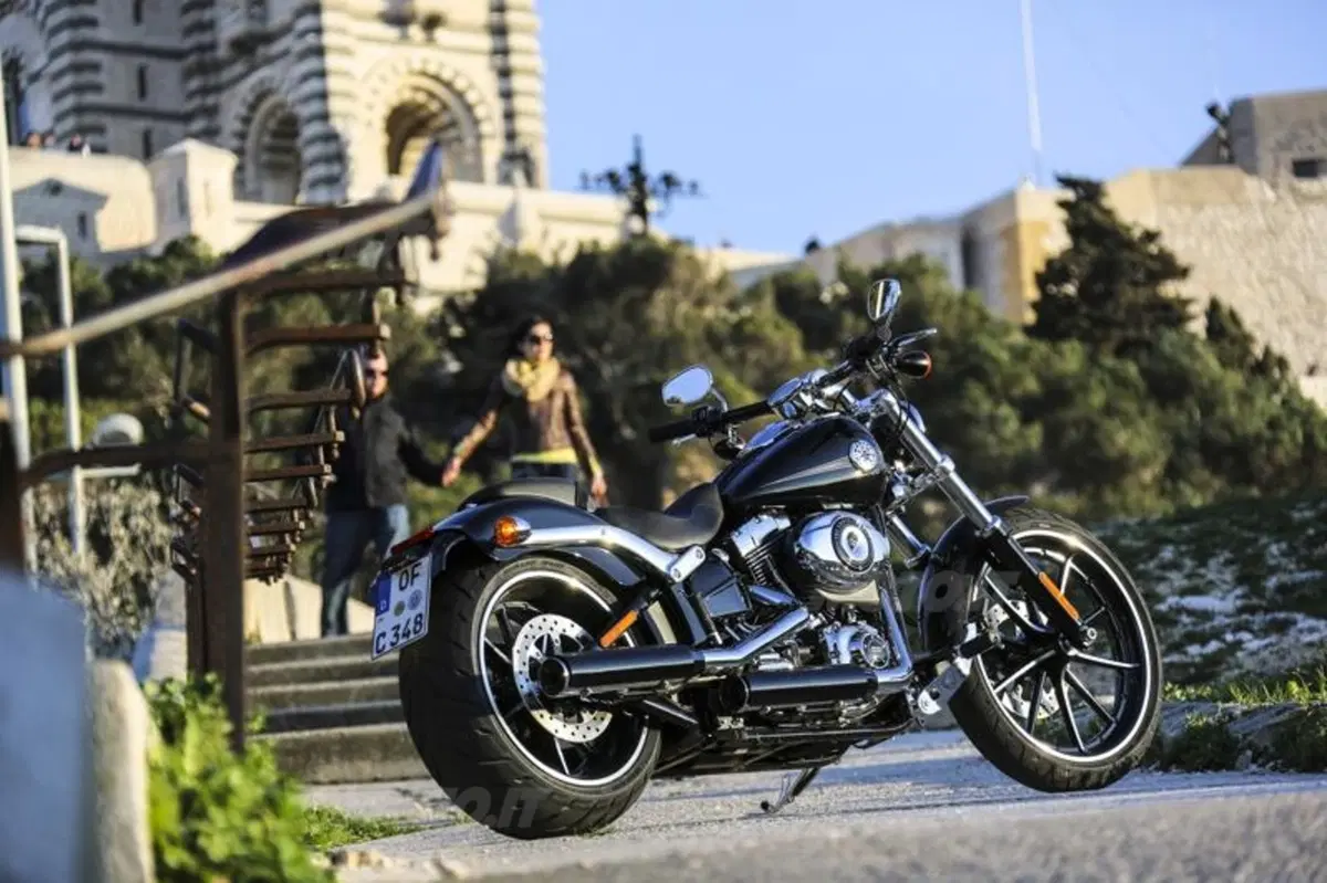 Harley-Davidson Softail Breakout  (23)