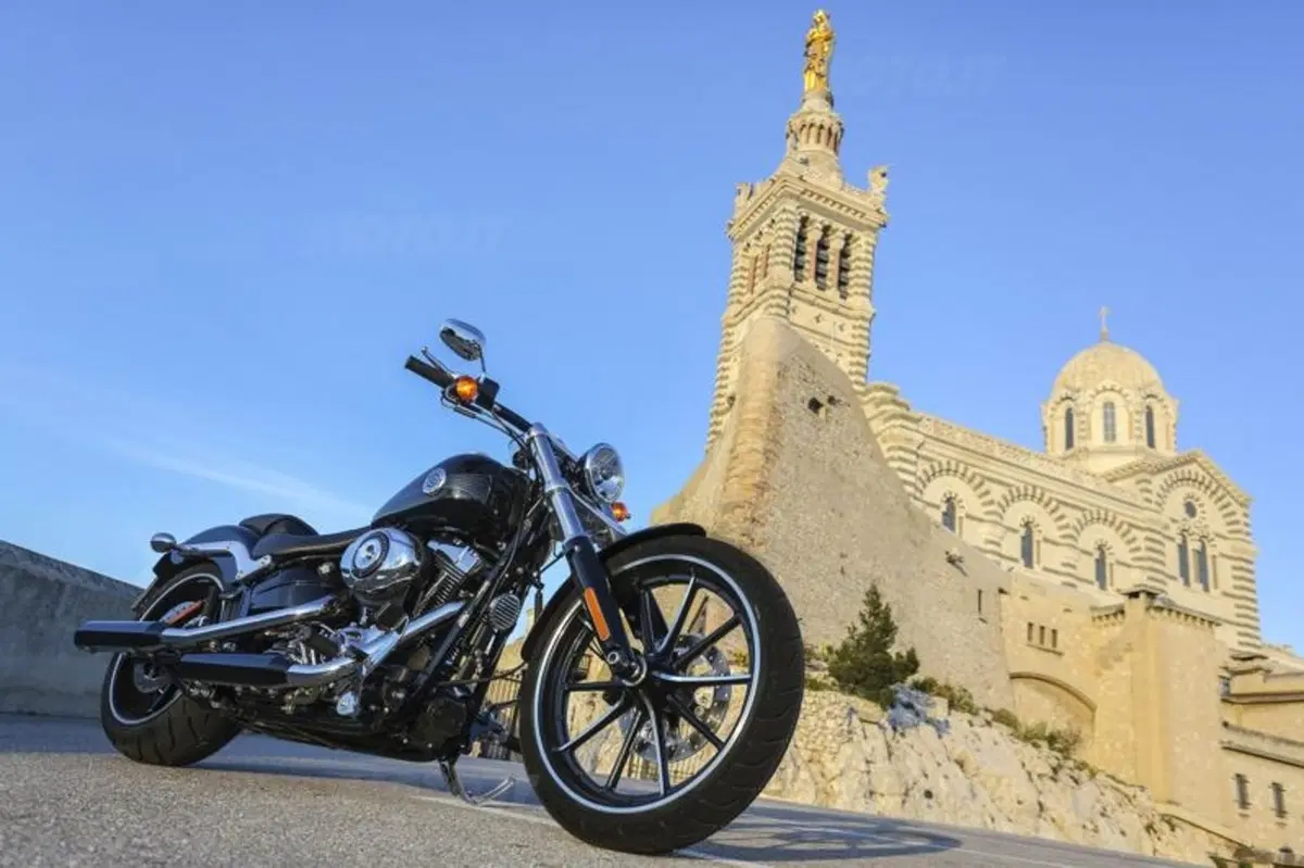 Harley-Davidson Softail Breakout  (24)