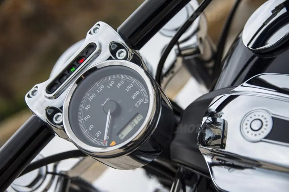 Harley-Davidson Softail Breakout  (26)
