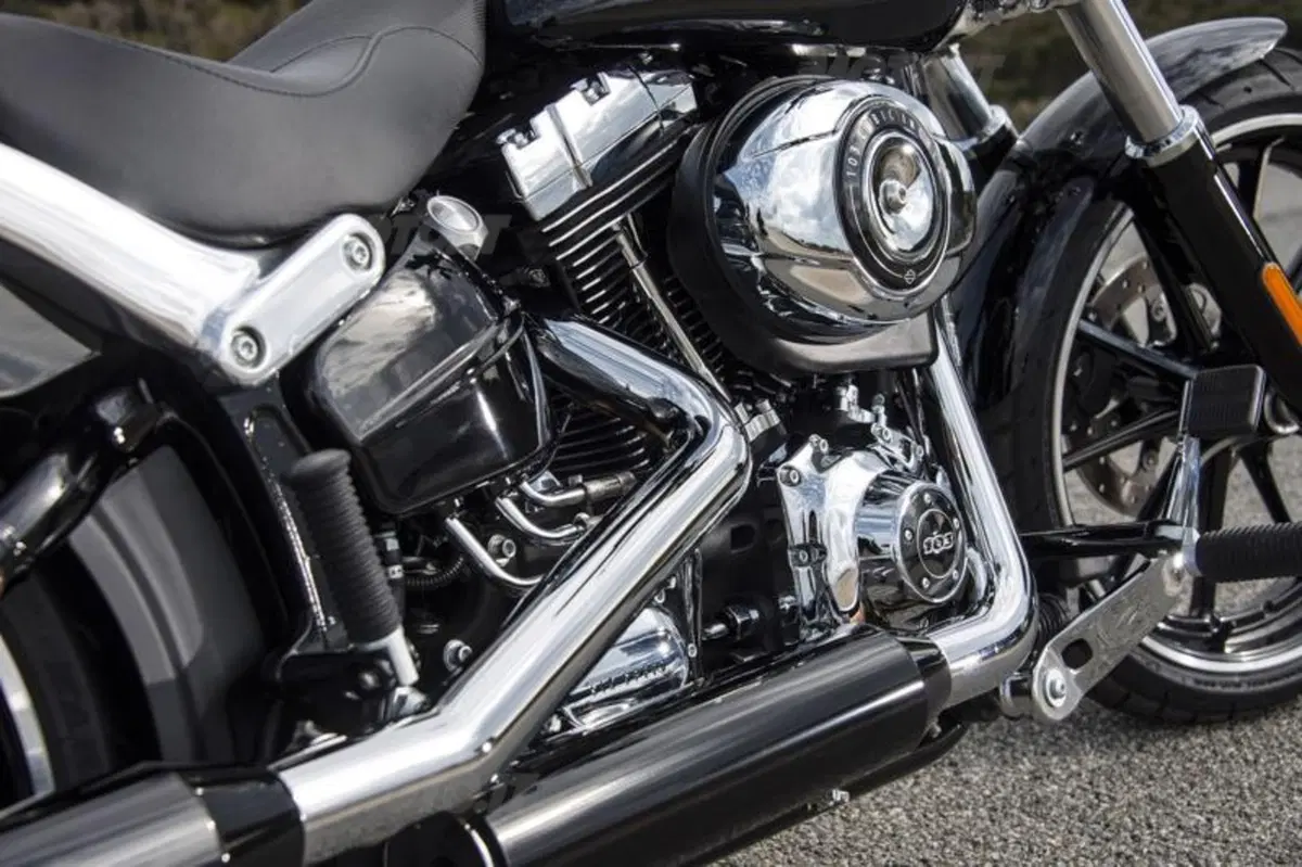 Harley-Davidson Softail Breakout  (28)