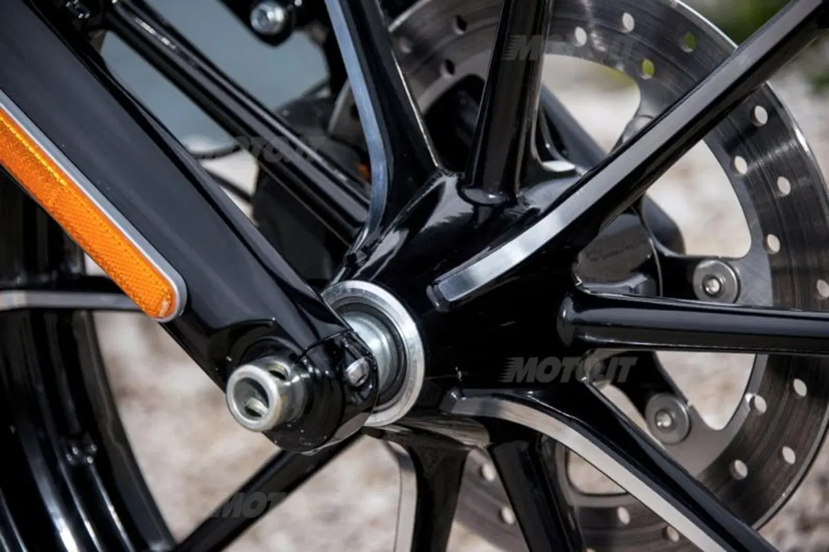 Harley-Davidson Softail Breakout  (30)