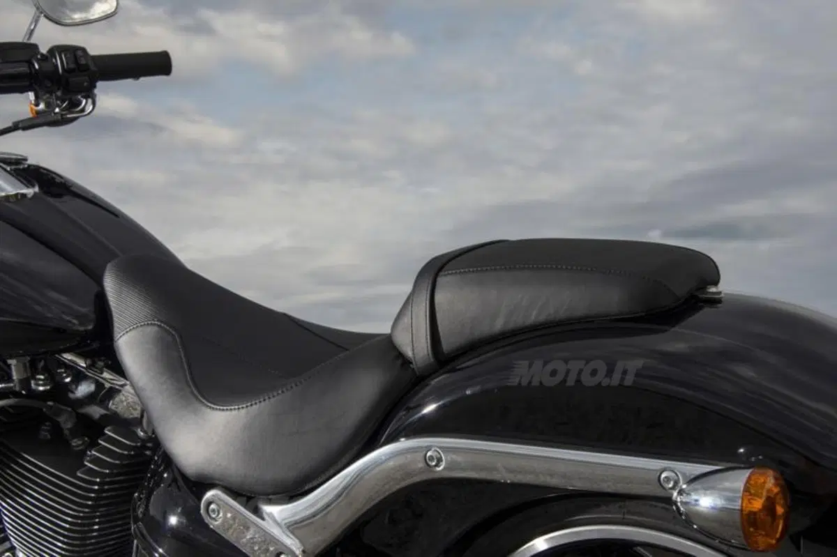 Harley-Davidson Softail Breakout  (31)