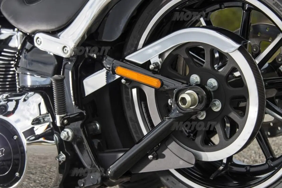 Harley-Davidson Softail Breakout  (33)