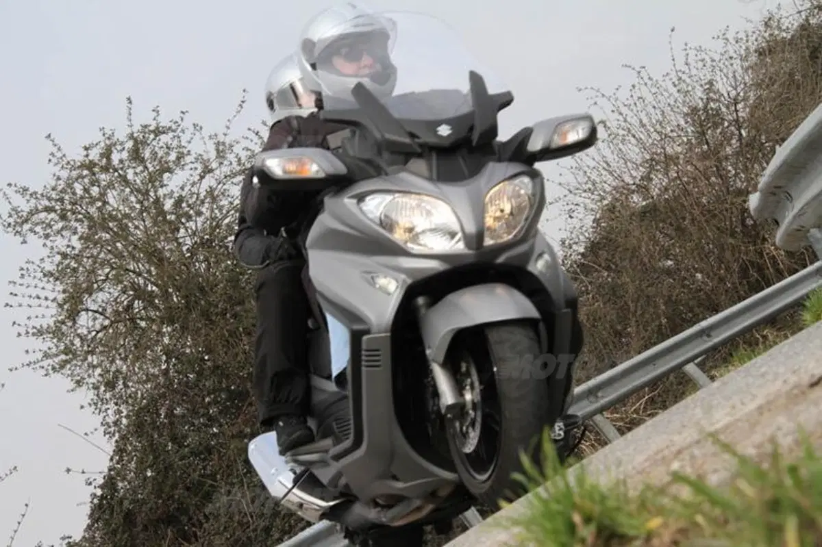 Il nuovo Suzuki Burgman 650 provato dai lettori di Moto.it (11)
