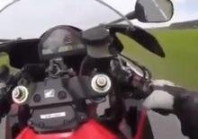 Moto crash: l’impennata con la Honda CBR finisce malissimo [VIDEO VIRALE]