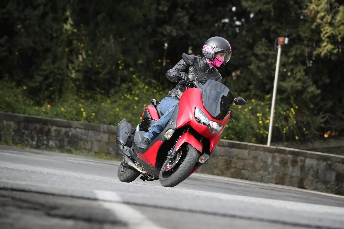 Yamaha NMAX 125 (7)