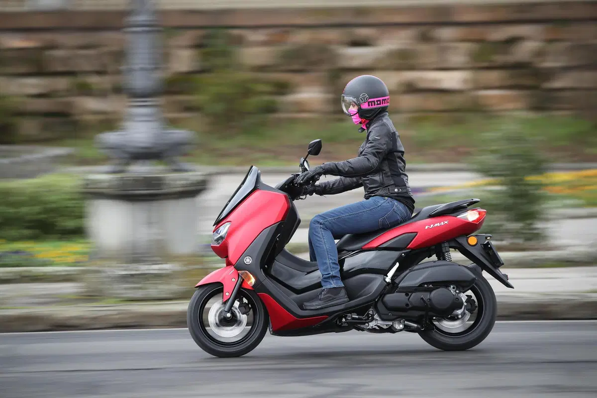 Yamaha NMAX 125 (2)