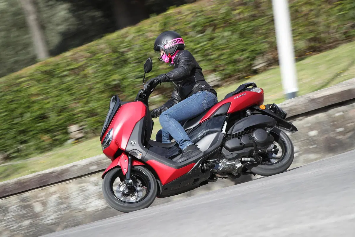 Yamaha NMAX 125 (4)