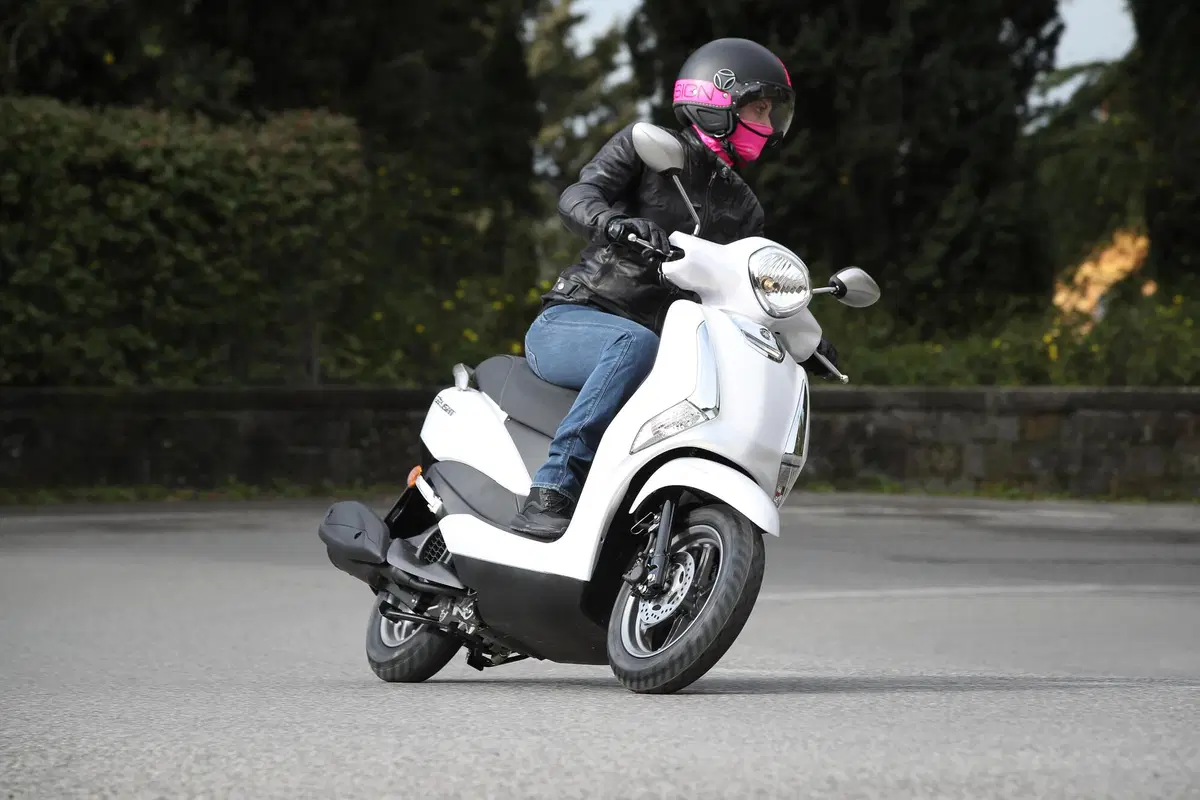 Yamaha D'Elight 125 (2)