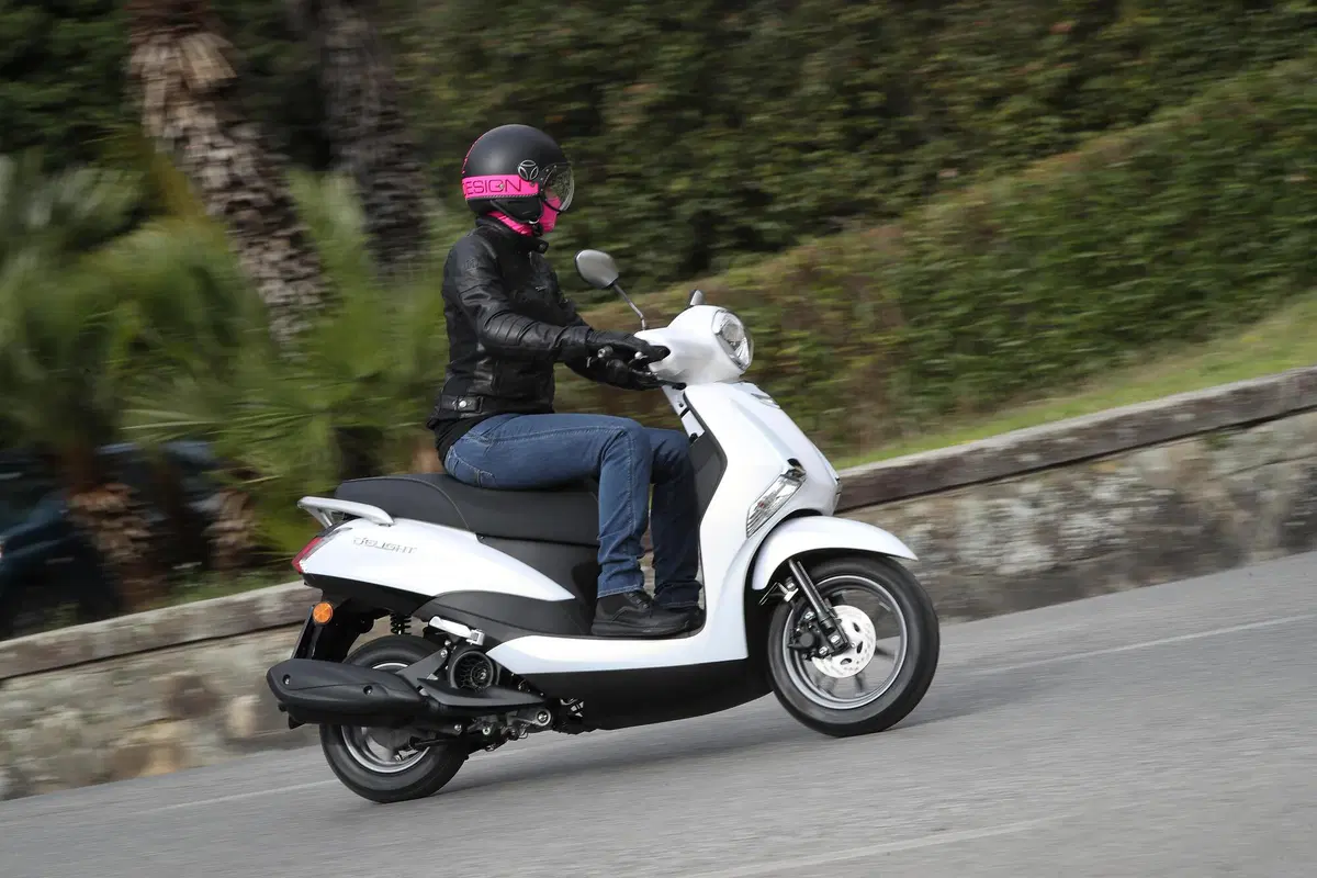 Yamaha D'Elight 125 (7)