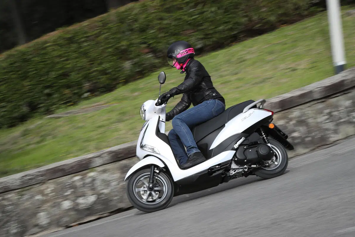 Yamaha D'Elight 125 (9)