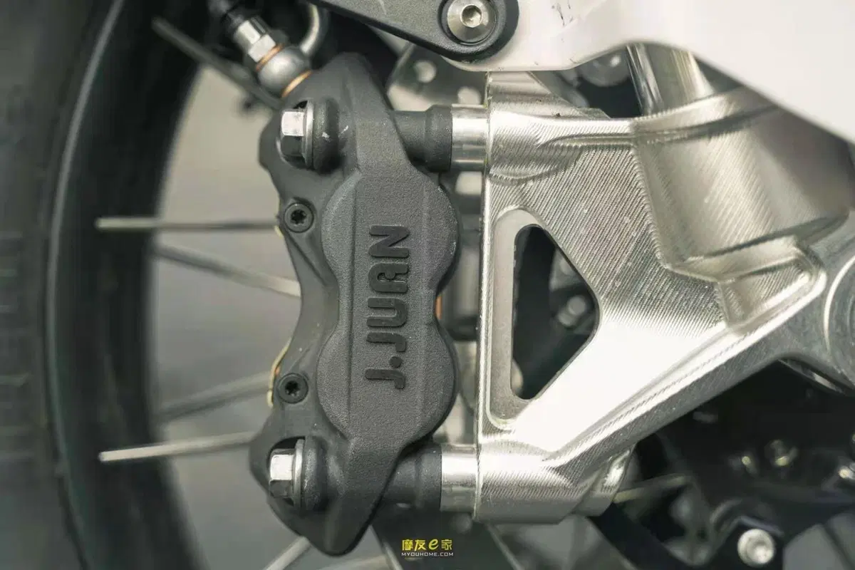L'Africa Twin 500 è fatta in Cina e si chiama Hengjian Dahaidao (13)