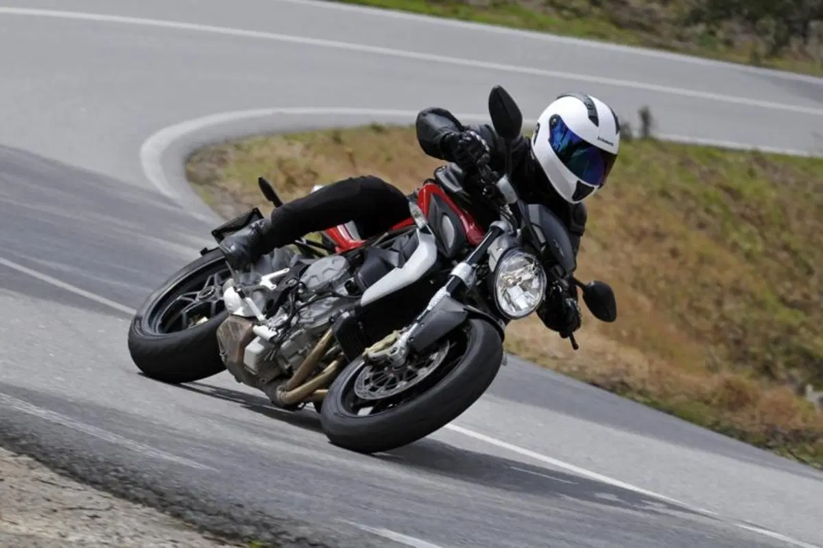 Michelin Pilot Power Supersport e Pilot Power 3 (6)