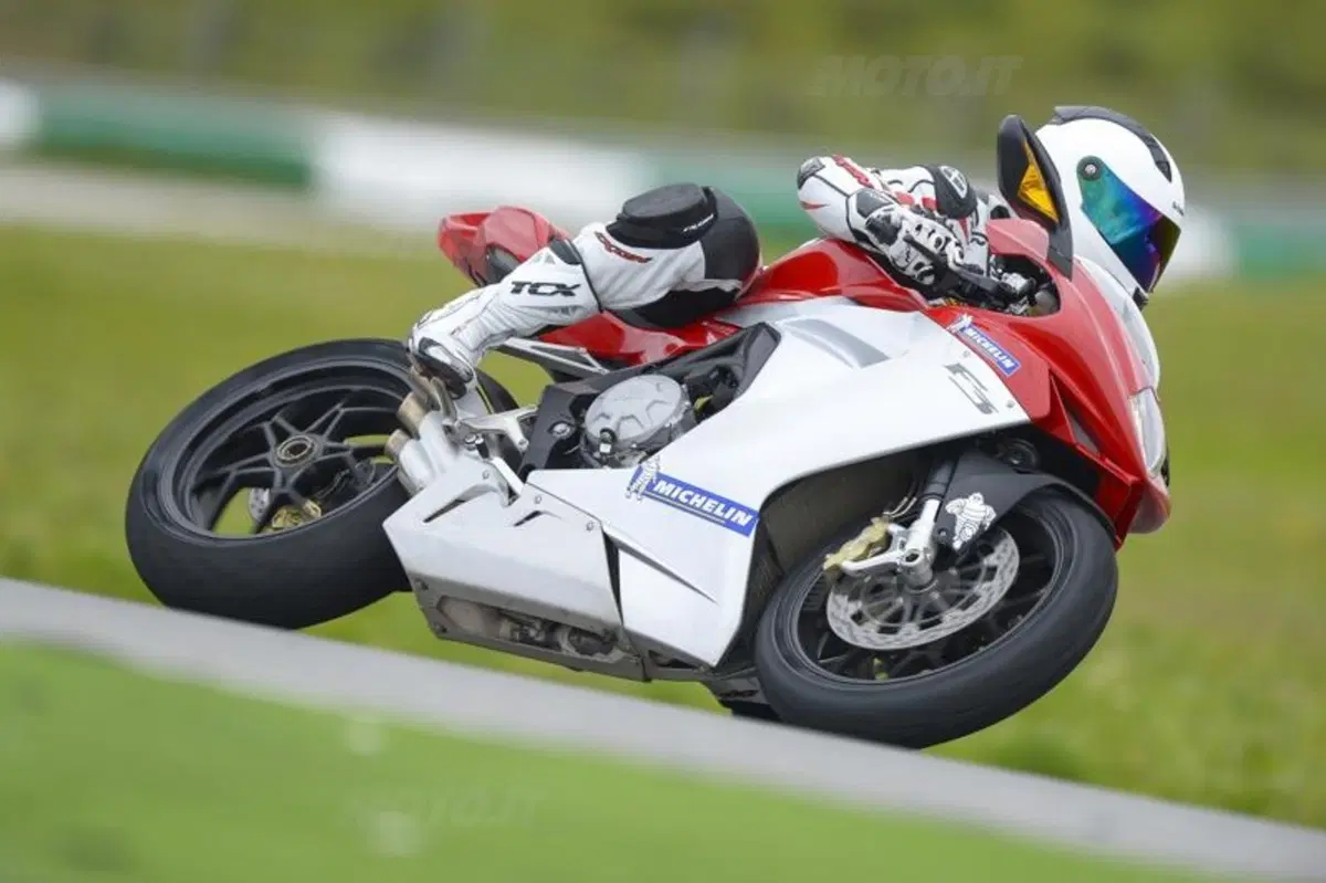 Michelin Pilot Power Supersport e Pilot Power 3 (15)