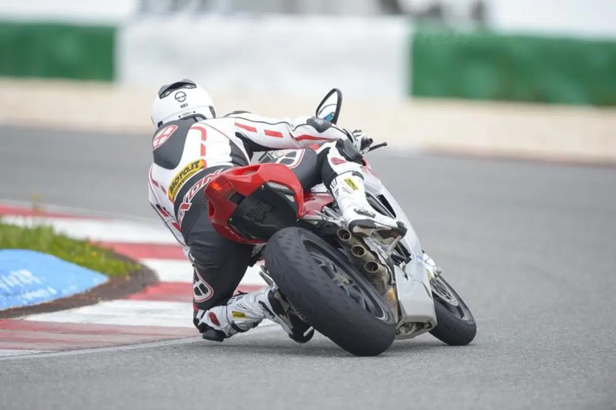 Michelin Pilot Power Supersport e Pilot Power 3 (16)
