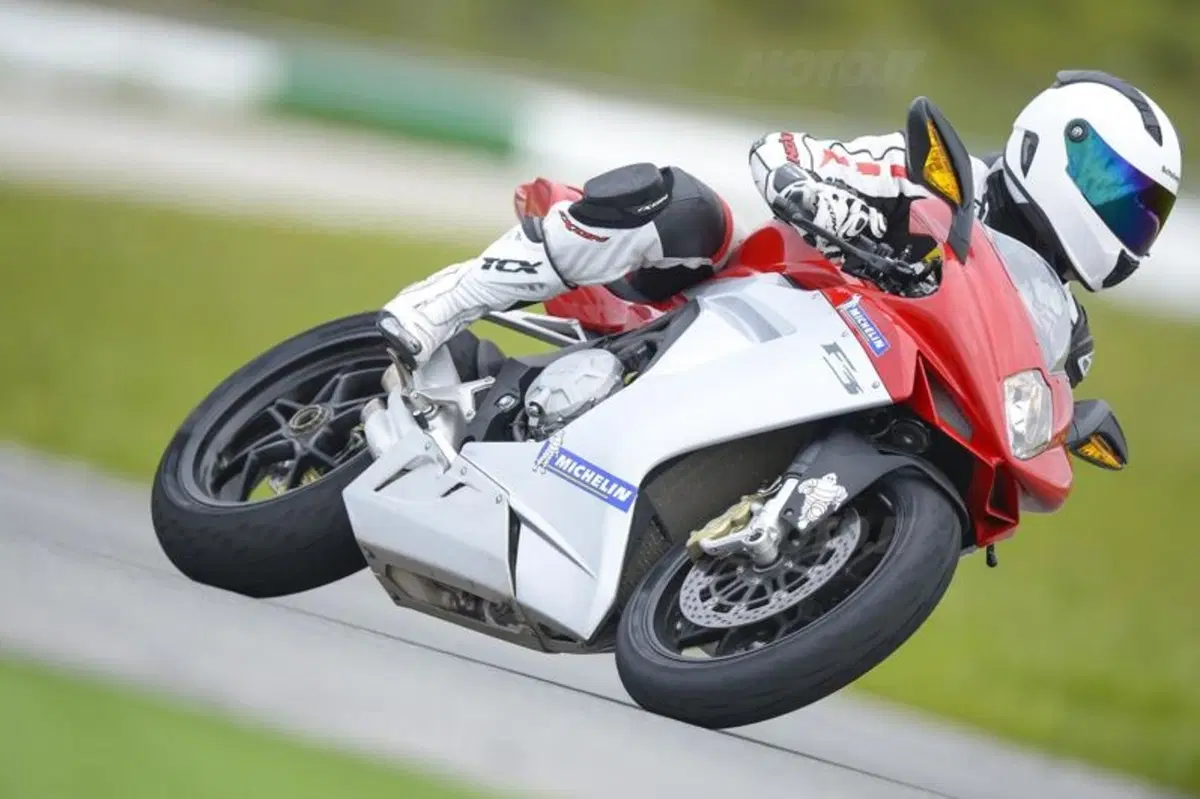 Michelin Pilot Power Supersport e Pilot Power 3 (17)