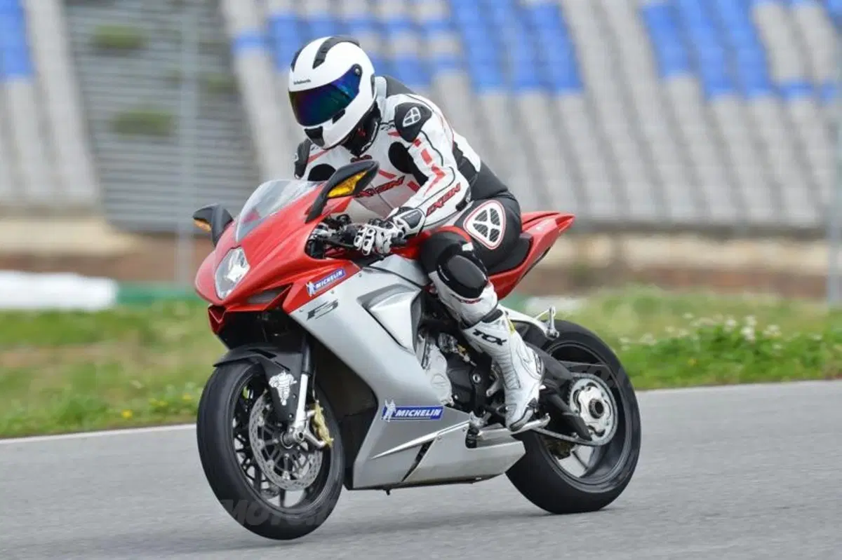 Michelin Pilot Power Supersport e Pilot Power 3 (22)