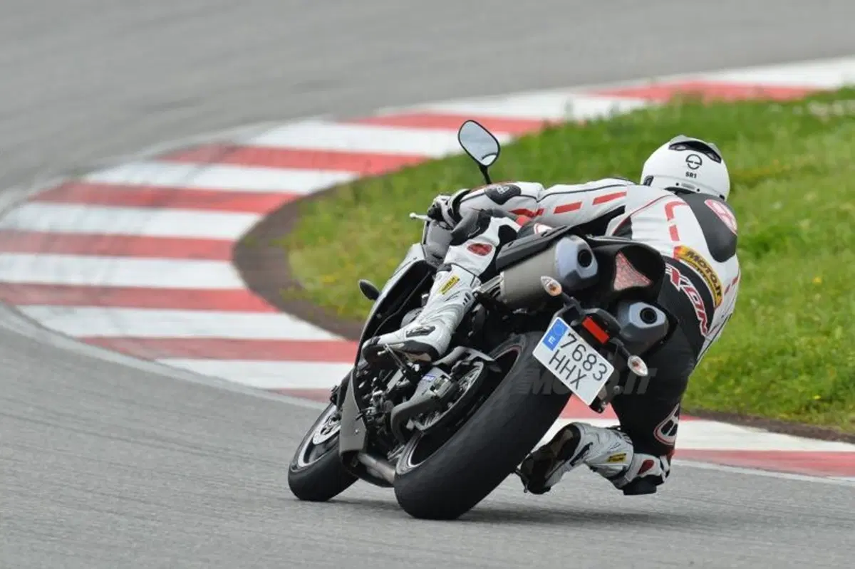 Michelin Pilot Power Supersport e Pilot Power 3 (24)