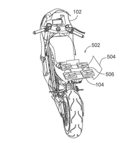 Honda brevetta la moto con il drone integrato (3)