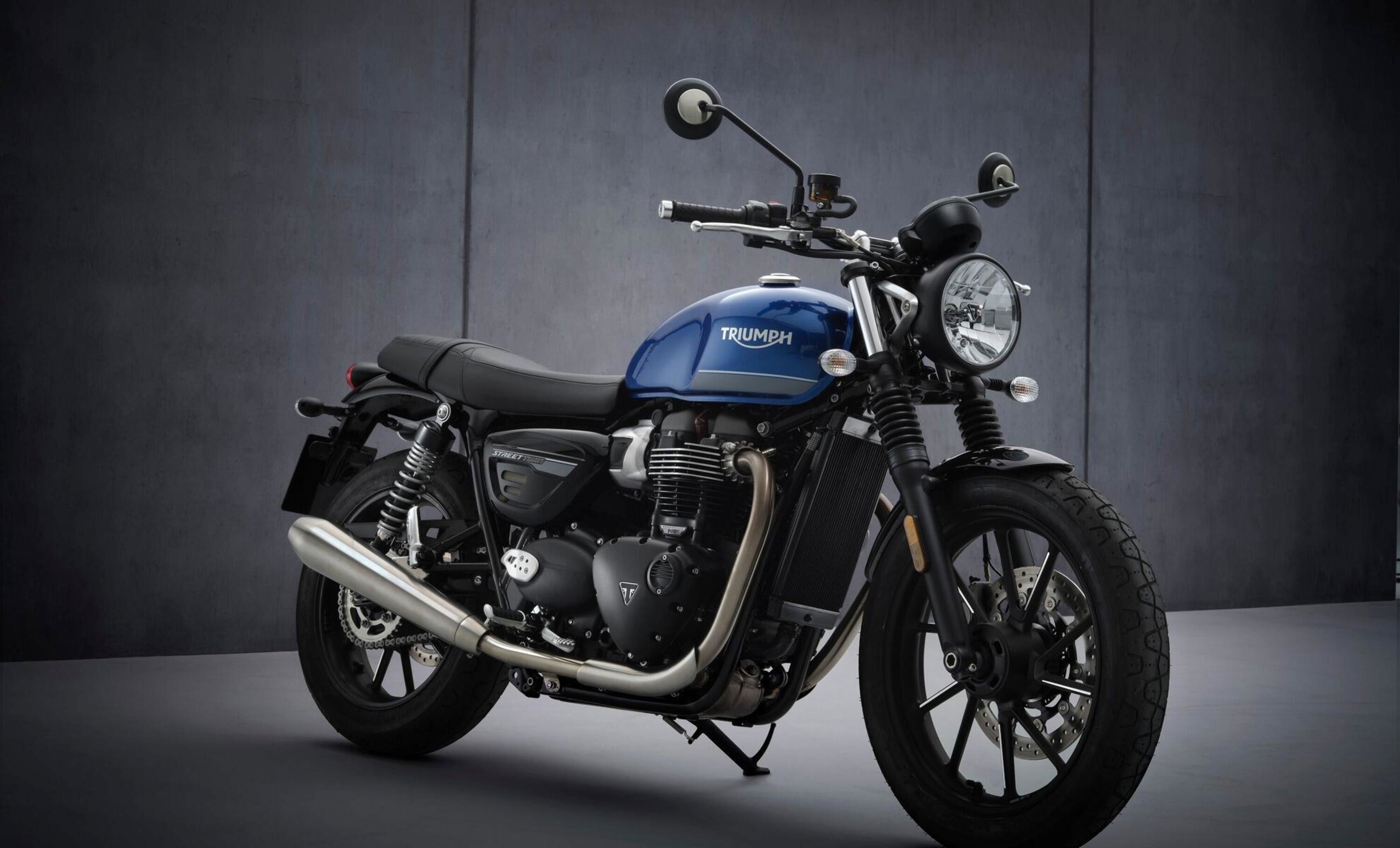 Triumph Street Twin 900 (2021 - 22), prezzo e scheda tecnica 