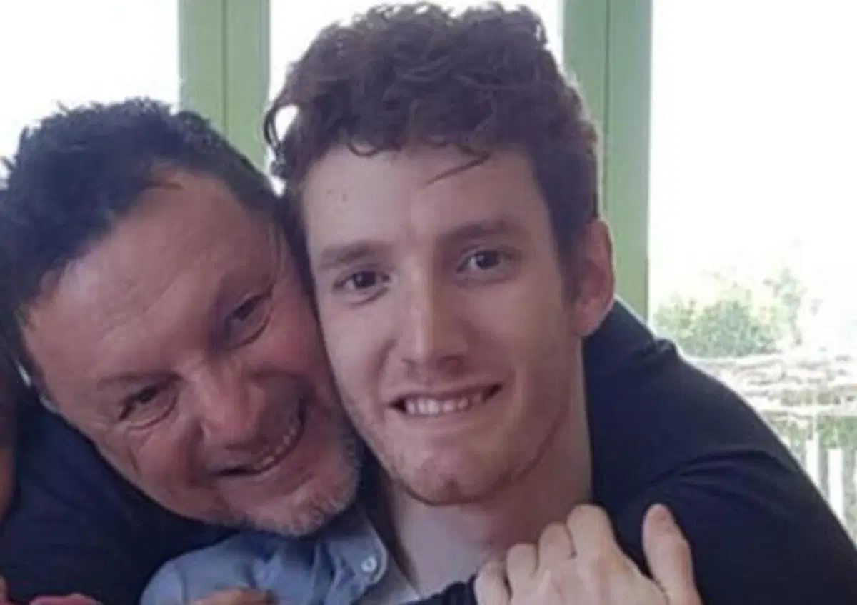 L'addio a Fausto Gresini del figlio Lorenzo: "Il destino &egrave; stato davvero crudele con te"