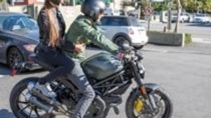 Adrien Brody scorrazza per L.A. sulla sua Ducati Monster Diesel 