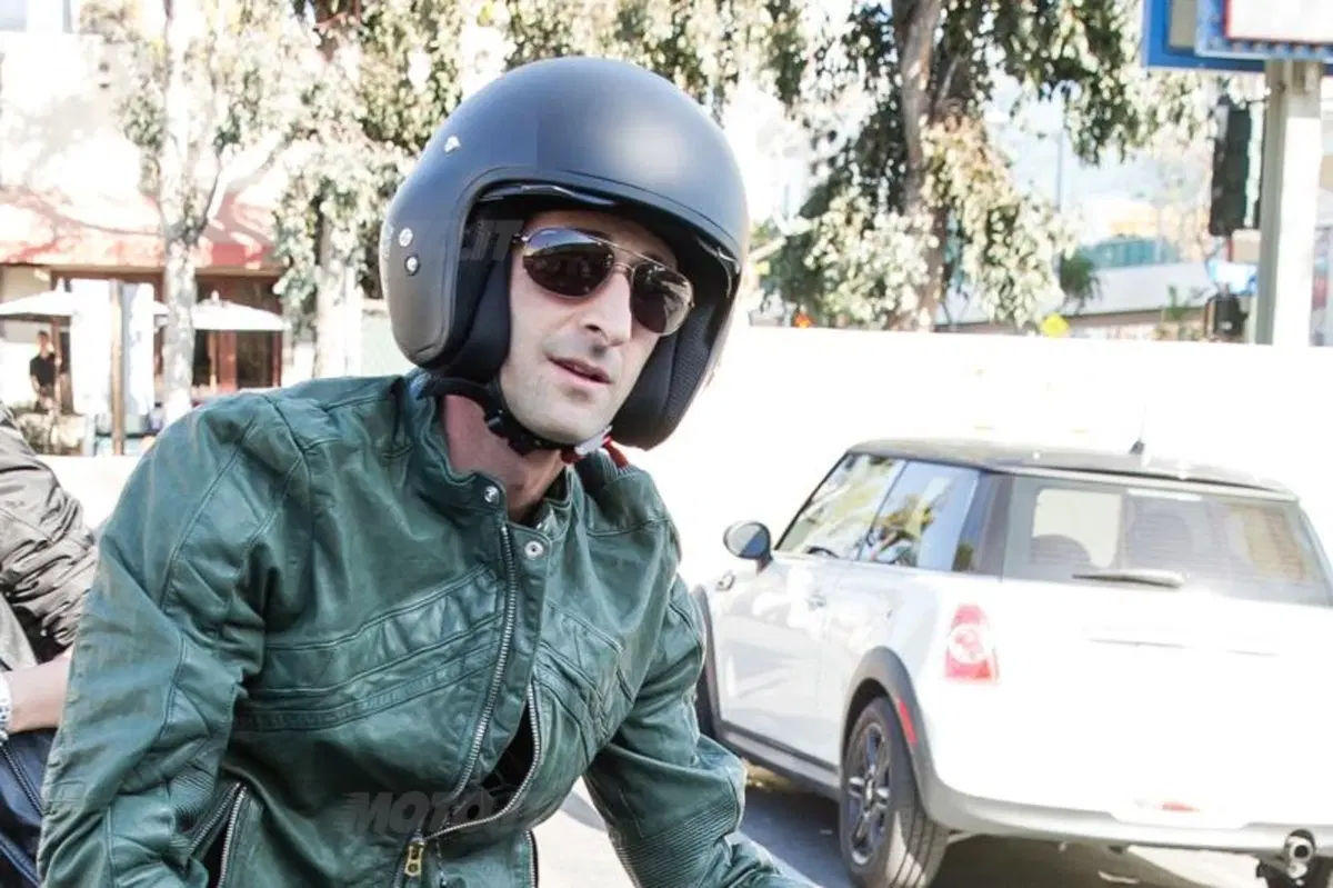 Adrien Brody scorrazza per L.A. sulla sua Ducati Monster Diesel  (2)