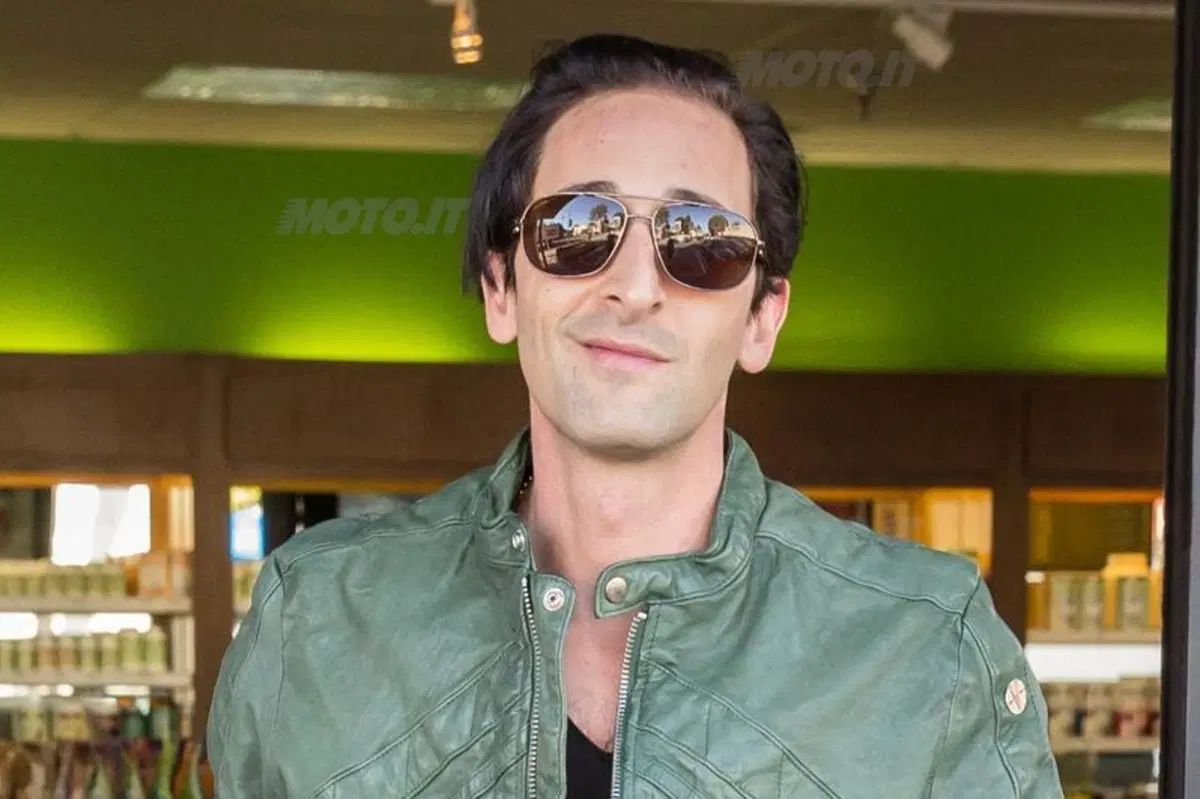 Adrien Brody scorrazza per L.A. sulla sua Ducati Monster Diesel  (3)