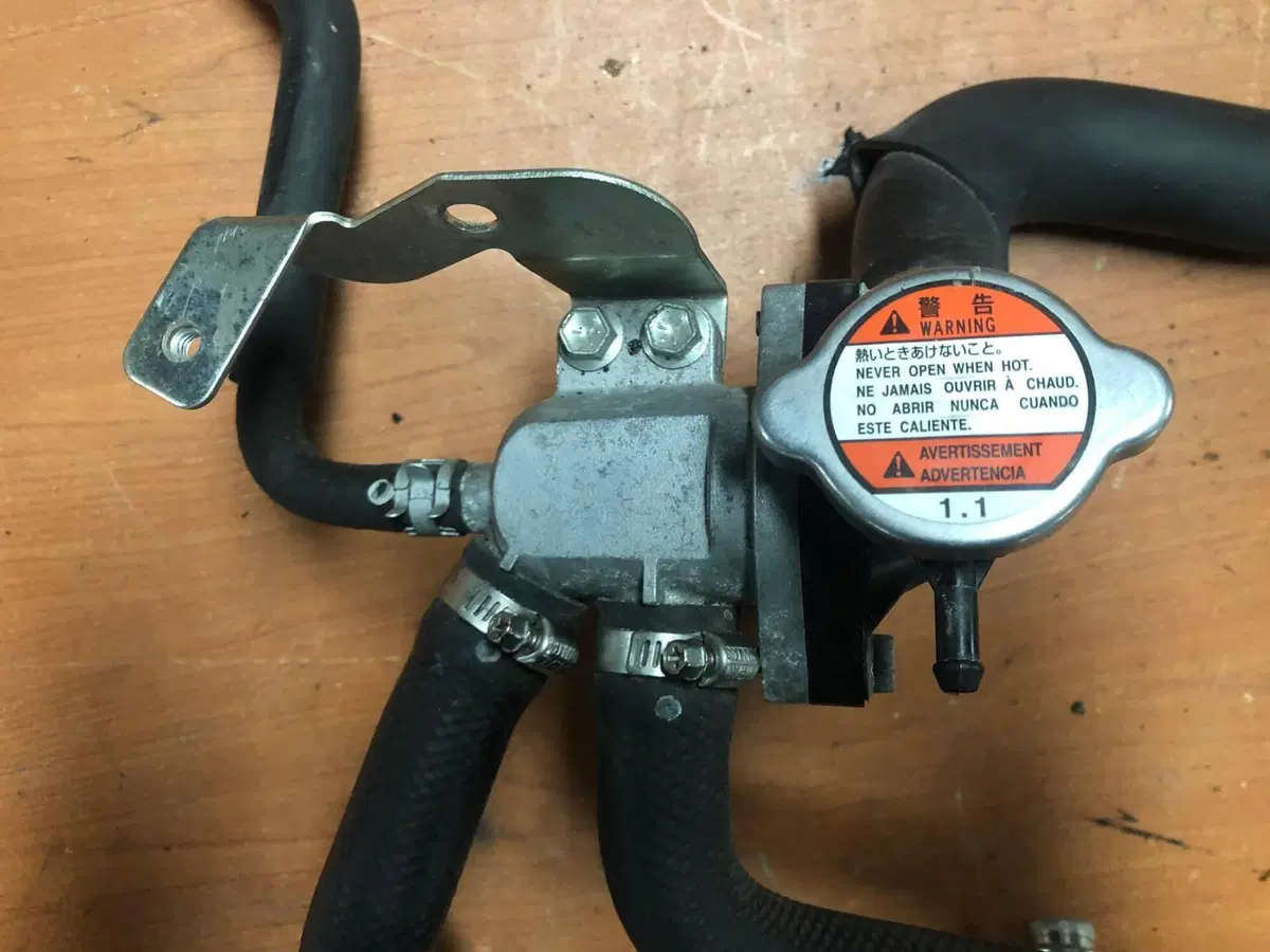 Valvola termostatica con tubi Suzuki GSX 1250 FA (3)