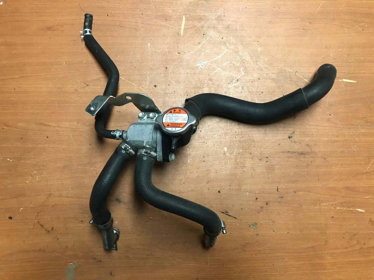 Valvola termostatica con tubi Suzuki GSX 1250 FA