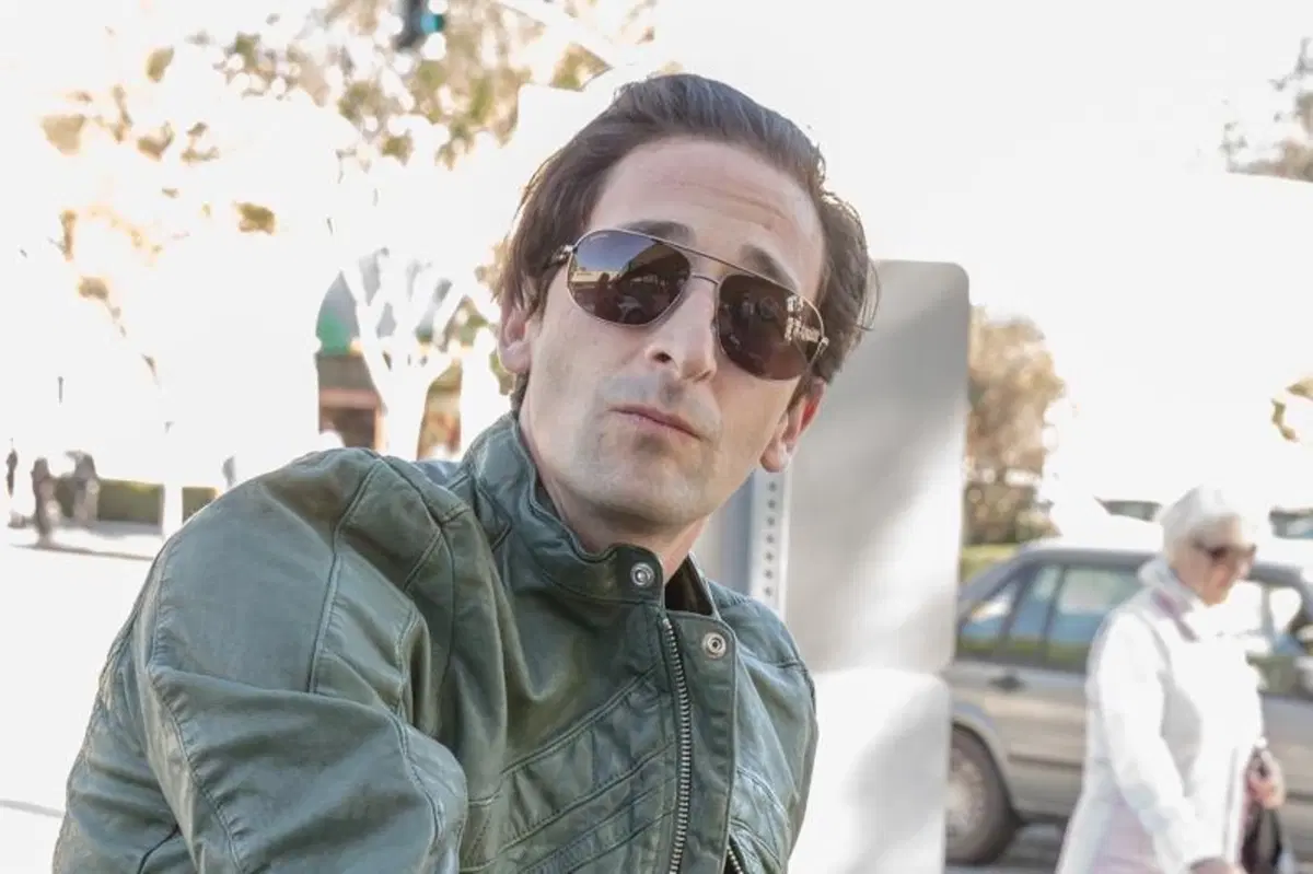 Adrien Brody scorrazza per L.A. sulla sua Ducati Monster Diesel  (4)