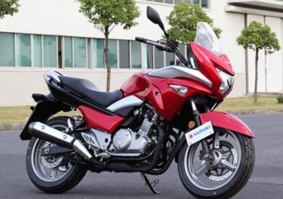 Suzuki: nuova Inazuma 250S