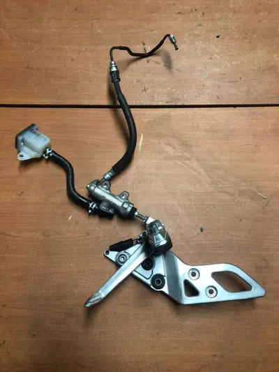 Pedana anteriore con pompa Suzuki GSX 1250 FA