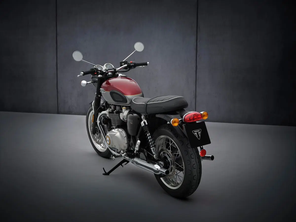 Triumph Bonneville T 120 e T 120 Black 2021 (3)