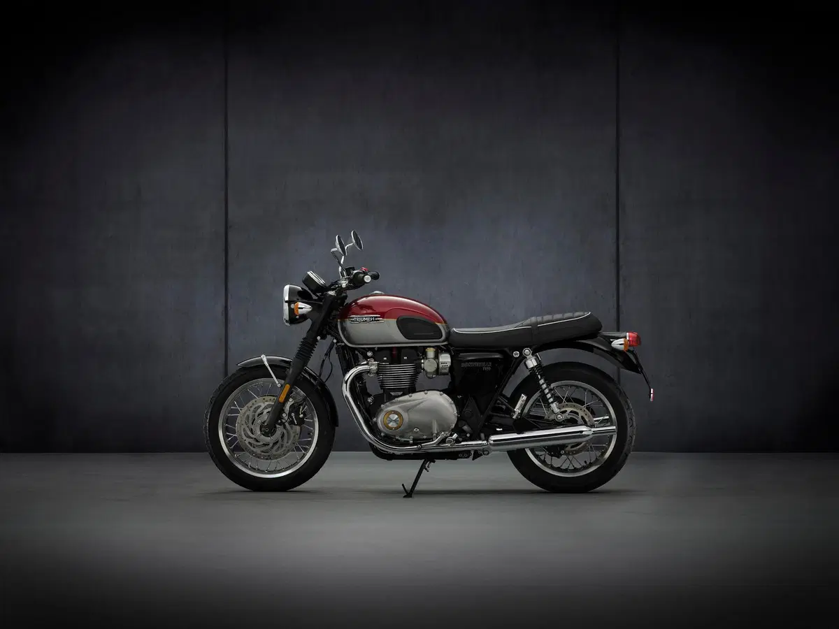 Triumph Bonneville T 120 e T 120 Black 2021 (4)