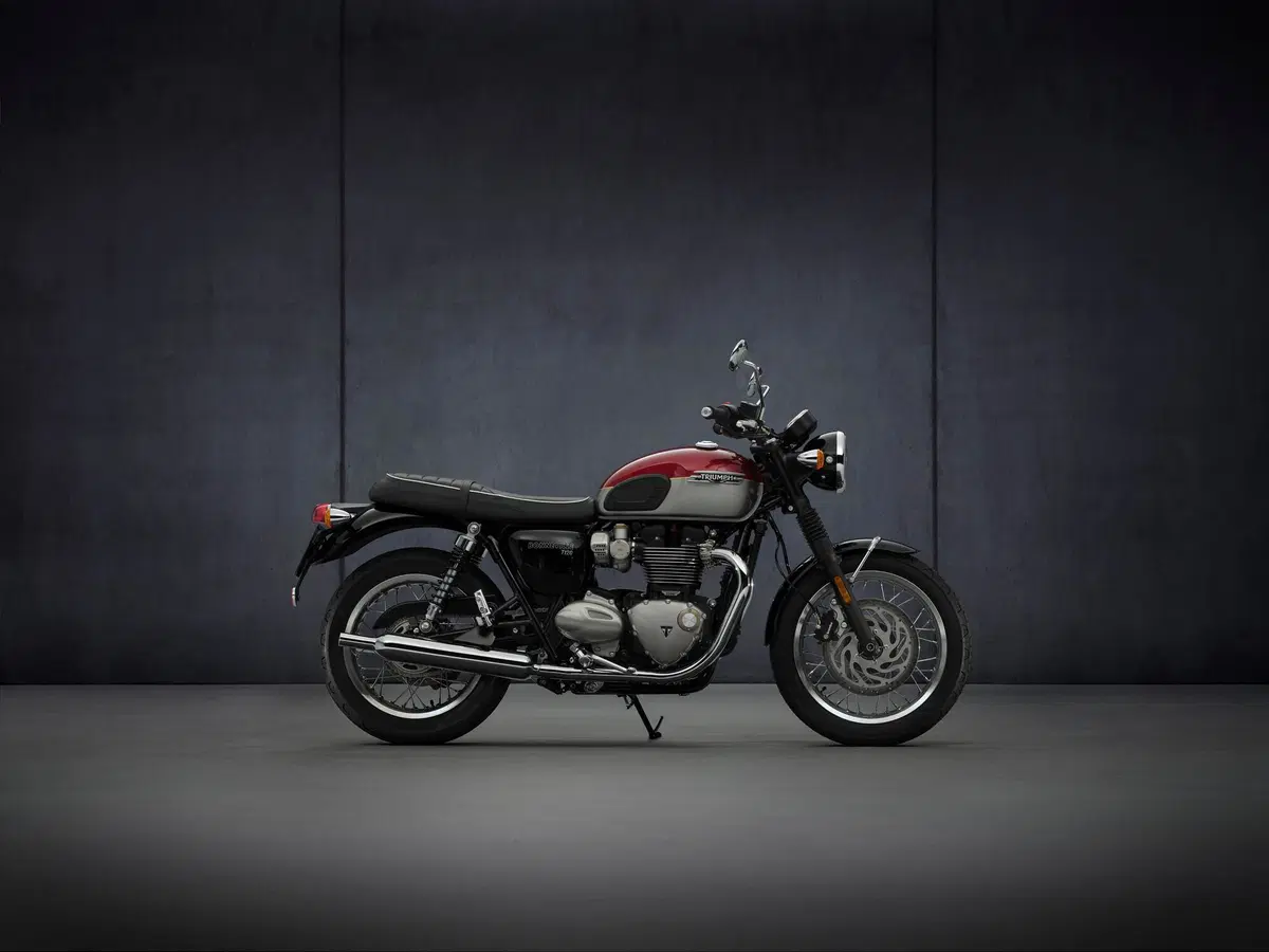 Triumph Bonneville T 120 e T 120 Black 2021 (6)