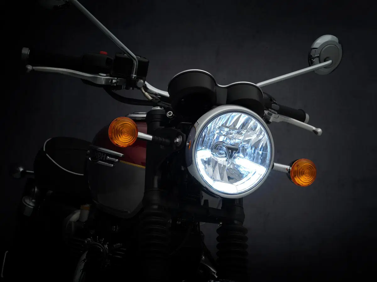 Triumph Bonneville T 120 e T 120 Black 2021 (18)